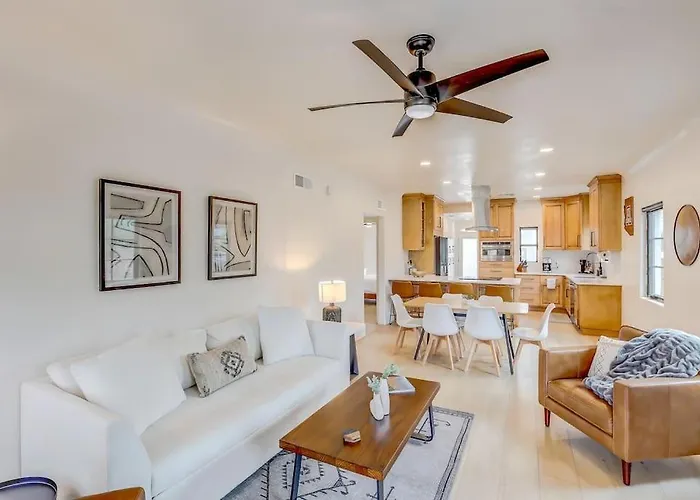Sam Hughes Desert Oasis, Private Pool & Walk To Ua *