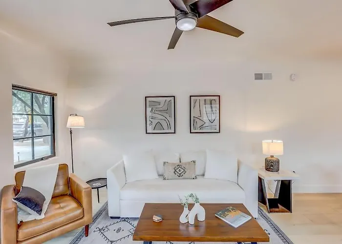 Sam Hughes Desert Oasis, Private Pool & Walk To Ua *
