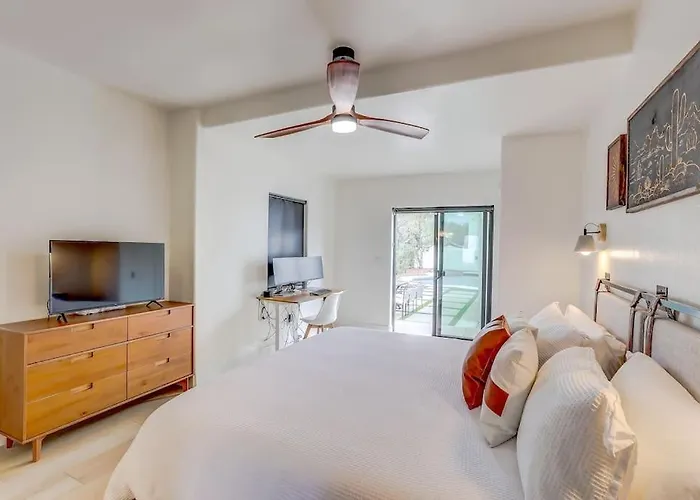 Villa Sam Hughes Desert Oasis, Private Pool & Walk To Ua