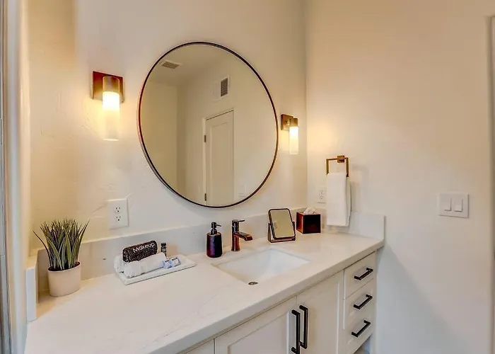 Sam Hughes Desert Oasis, Private Pool & Walk To Ua Villa