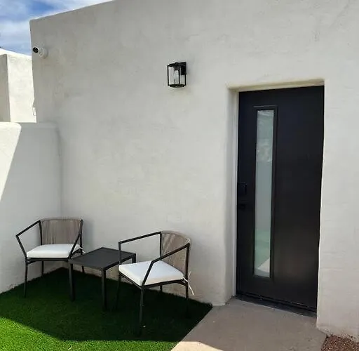 Villa Sam Hughes Desert Oasis, Private Pool & Walk To Ua