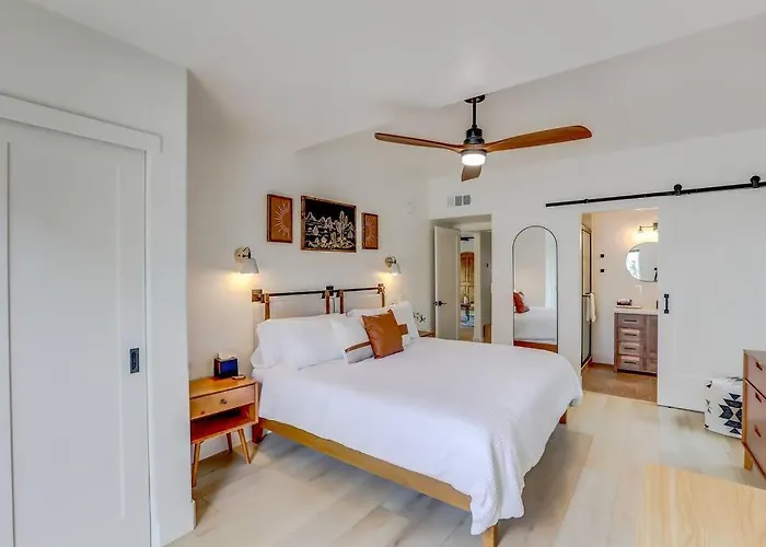 Sam Hughes Desert Oasis, Private Pool & Walk To Ua *